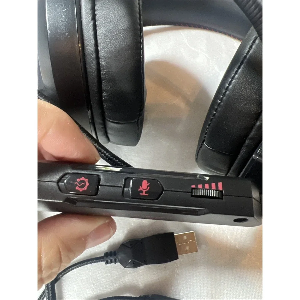 CombatWing Gaming Headset M180